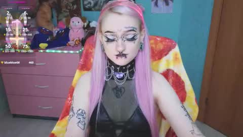 Manuela online show from October 8, 9:10 pm