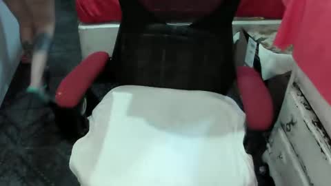 Manu Escarlate online show from February 28, 9:35 am