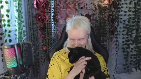 Sasha online show from April 6, 1:01 pm