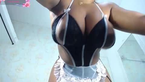 mara_thompsonn online show from February 16, 1:20 pm
