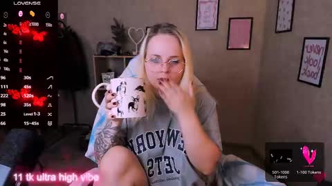 Sara online show from March 1, 6:32 pm