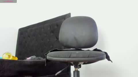 Marcus Independent Model online show from March 13, 2:15 am