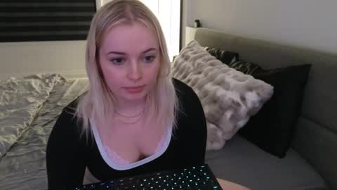 margot_robbie7 online show from May 11, 12:39 am