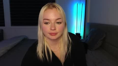 margot_robbie7 online show from October 23, 11:27 pm