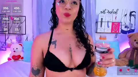 Mari Sweett  online show from February 12, 9:40 pm