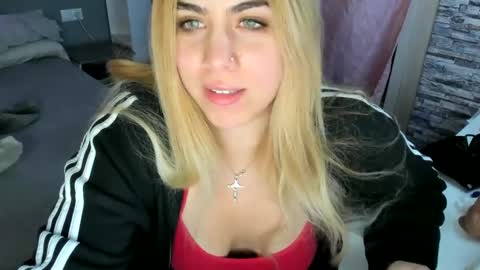 Snapshot of maria_mad chatting on January 17, 1:36 am Itslablonde online show from January 17, 1:36 am