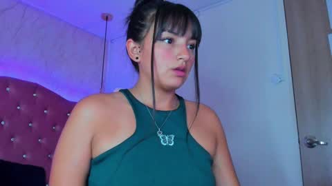 Snapshot of mariam__cute chatting on February 4, 7:00 pm online show from February 4, 7:00 pm