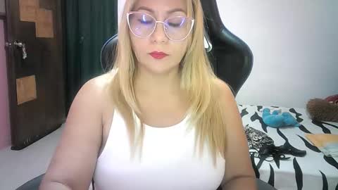 mariana995649 online show from March 9, 10:25 pm