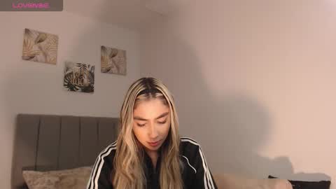 Mariana online show from March 29, 2:46 am