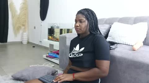 Snapshot of marianaee chatting on September 14, 7:21 am marianaee online show from September 14, 7:21 am