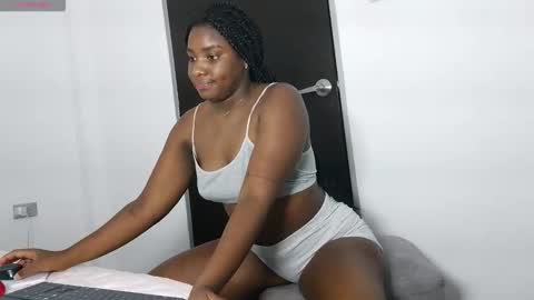 Snapshot of marianaee chatting on September 17, 6:33 pm marianaee online show from September 17, 6:33 pm