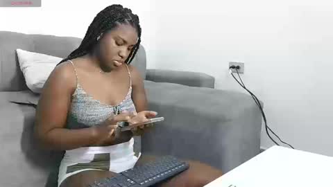 Snapshot of marianaee chatting on September 9, 5:29 am marianaee online show from September 9, 5:29 am