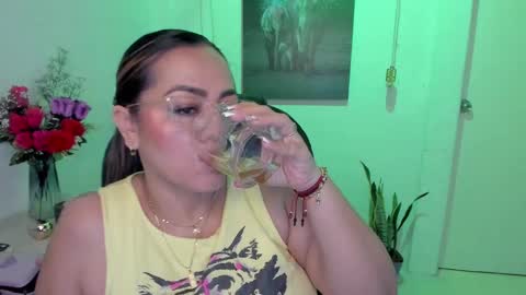 Mariana Lopez online show from February 27, 6:35 am