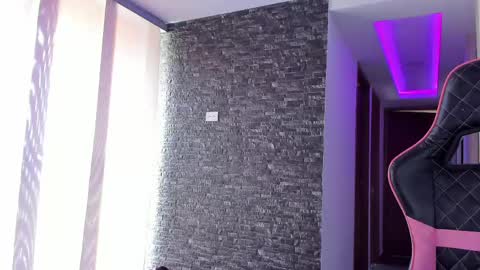 M A R I A N E online show from April 12, 5:06 pm