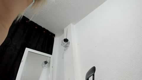 Snapshot of mariannelove77 chatting on March 3, 11:03 pm marianne online show from March 3, 11:03 pm