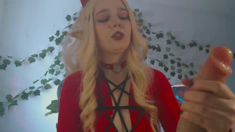 Mariel Gold online show from March 21, 5:46 am