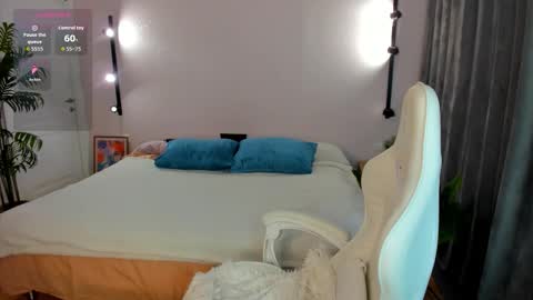 Mariel online show from February 14, 2:47 am