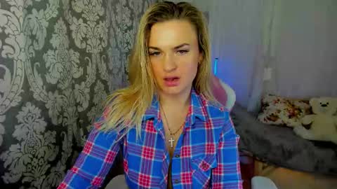 Mariel online show from March 26, 2:17 am