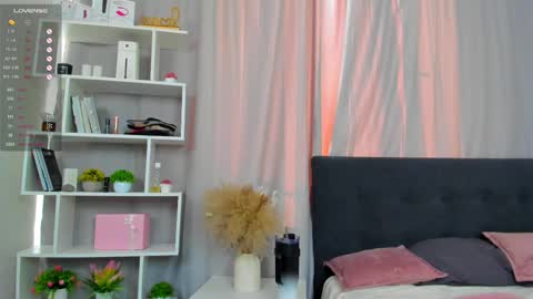 Snapshot of mariespence chatting on February 24, 9:32 am Sophia is hereTry my private online show from February 24, 9:32 am