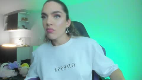 mariiahneedles online show from June 8, 1:28 am