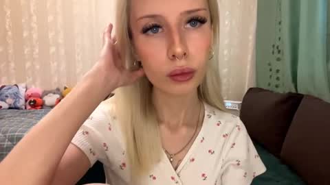 Amelia online show from October 2, 12:15 pm