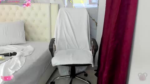 Snapshot of marilyn_allen chatting on February 25, 1:52 am Marilyn online show from February 25, 1:52 am