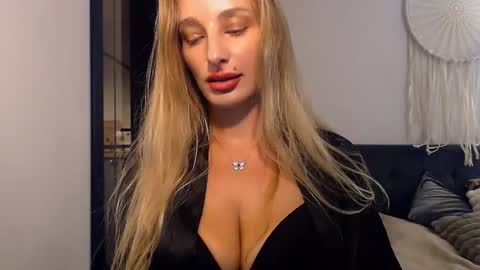 MarilynDevilish online show from September 15, 8:32 pm