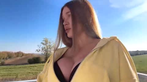 Mia online show from October 20, 8:30 am