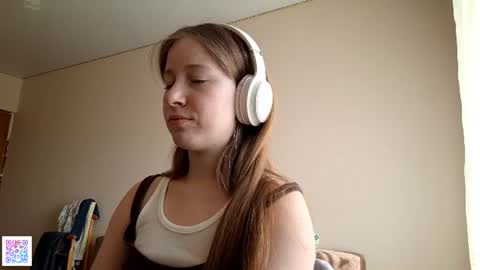Mia online show from June 21, 2:12 pm
