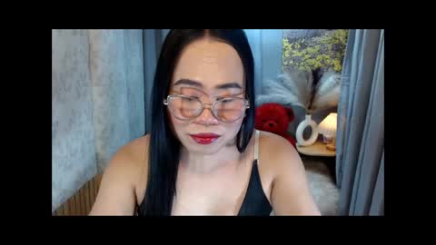 LEAH online show from April 14, 8:56 pm