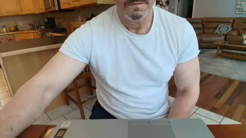 Snapshot of mark48130 chatting on February 25, 2:26 pm Mark online show from February 25, 2:26 pm