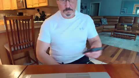 Snapshot of mark48130 chatting on March 4, 9:22 pm Mark online show from March 4, 9:22 pm