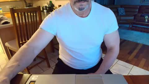 Snapshot of mark48130 chatting on February 28, 11:01 pm Mark online show from February 28, 11:01 pm