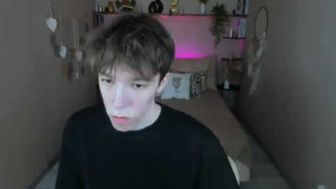 Mark online show from June 5, 8:42 am