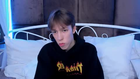 Mark online show from October 3, 11:07 am