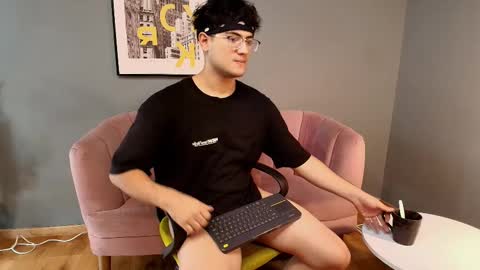 mark_evans1_ online show from February 22, 7:58 pm