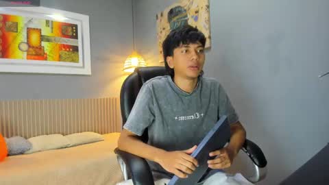 markbowie online show from June 5, 7:52 pm
