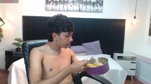 markbowie online show from November 29, 7:32 pm