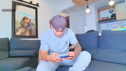 Snapshot of marko_toro__ chatting on October 27, 7:36 pm Sebastian online show from October 27, 7:36 pm