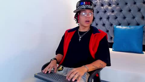 MARSHALL online show from December 17, 1:29 pm