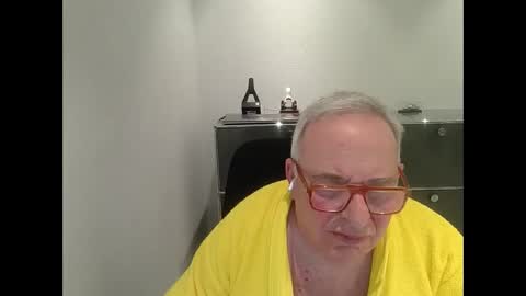 martin_1947 online show from February 8, 9:15 pm