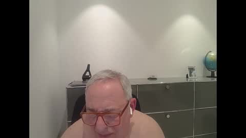 martin_1947 online show from January 14, 10:55 pm