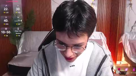 martin_tay online show from July 8, 10:57 pm