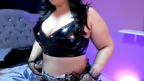 Snapshot of martina_foxy_ chatting on February 21, 7:21 pm MARTINA online show from February 21, 7:21 pm