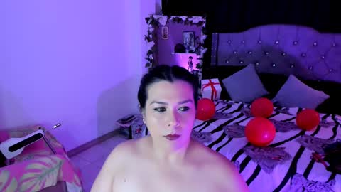 Snapshot of martina_foxy_ chatting on February 14, 12:36 pm MARTINA online show from February 14, 12:36 pm