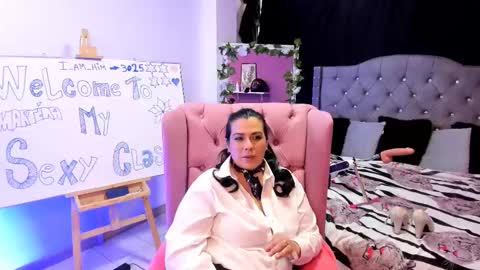 Snapshot of martina_foxy_ chatting on March 7, 9:06 pm MARTINA online show from March 7, 9:06 pm