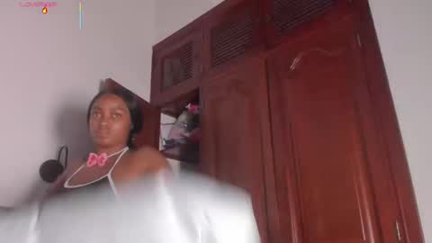 Laura online show from October 20, 8:14 pm