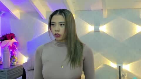 martina mIIler online show from April 16, 11:43 am