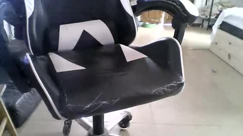 martingillesg online show from April 26, 3:42 pm