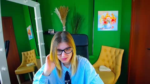 Mary online show from December 2, 7:30 am